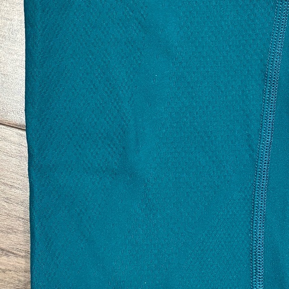 Gently used LuLulemon leggings size 10 - Picture 2 of 4